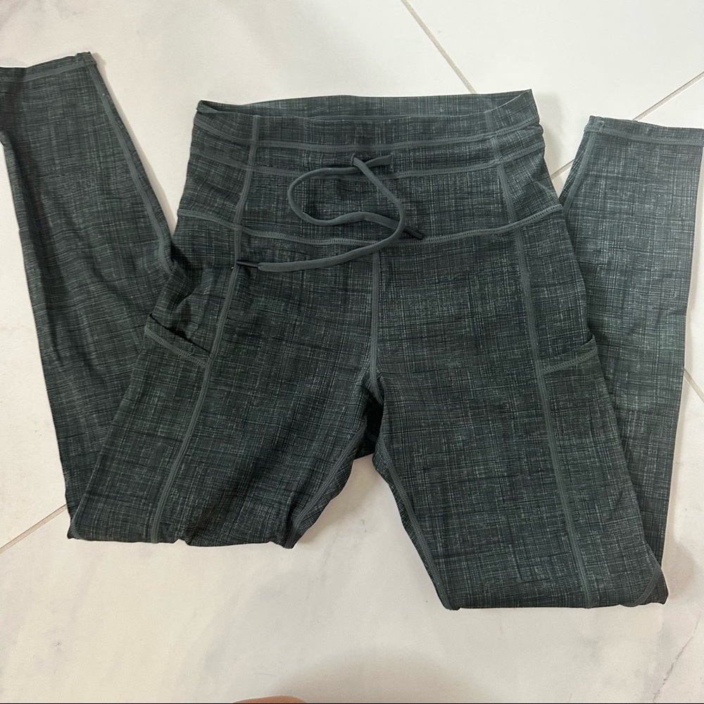 Zyia Active Sage Medley Drawstring Luxe pocket 7/8 leggings EUC size 2